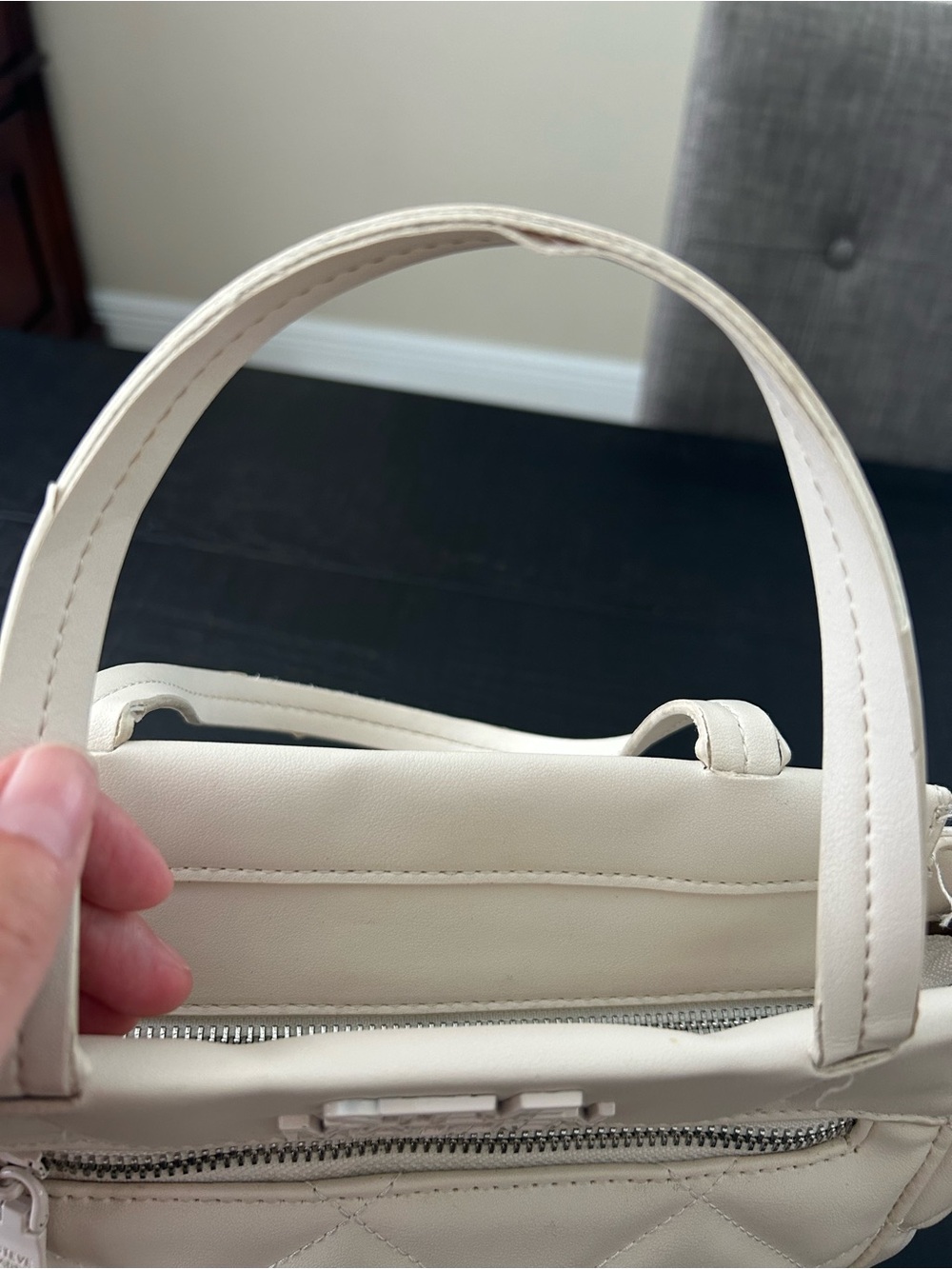 Steve Madden Cream Quilted Tote with Logo and removable  cross body strap - Picture 13 of 14